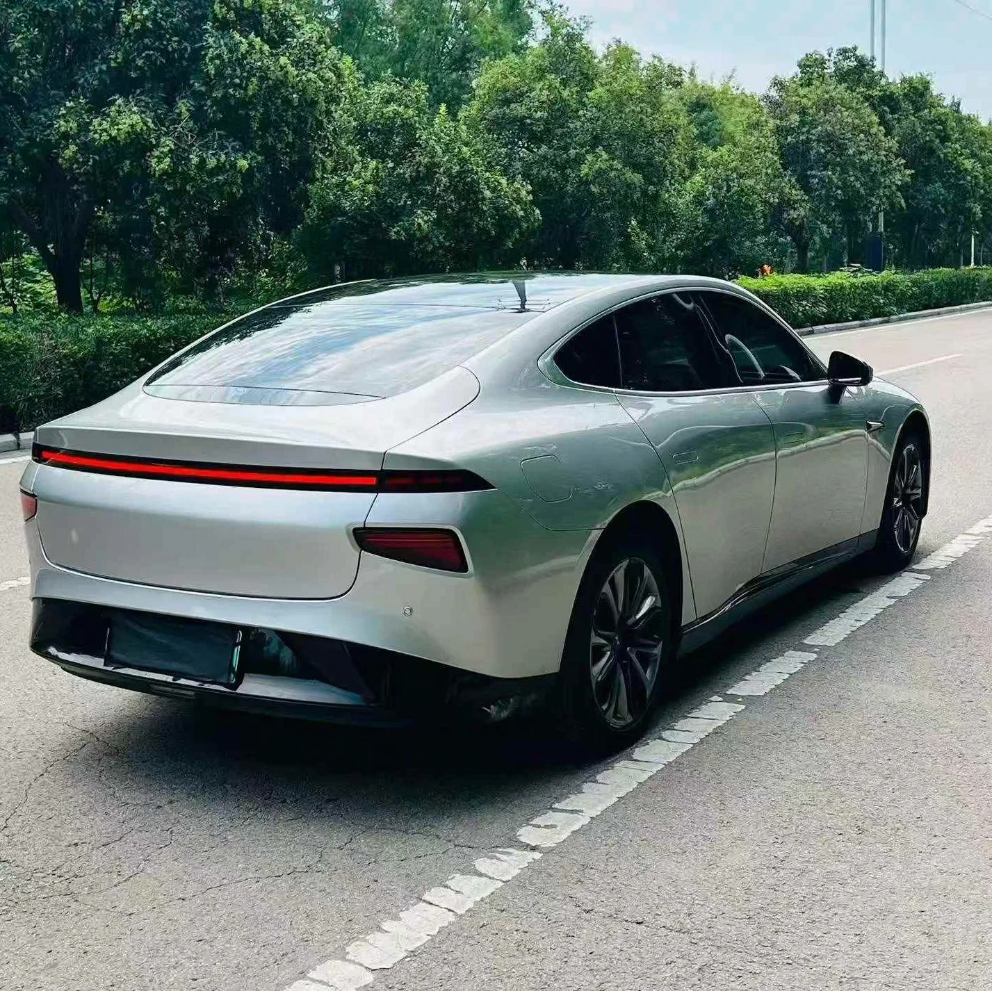 小鹏汽车p7 后面外观一