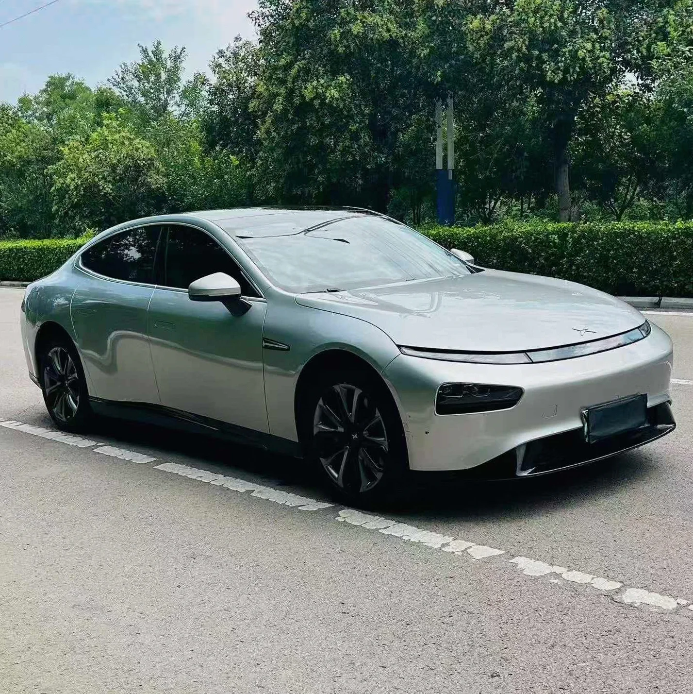 小鹏汽车p7 正面外观三