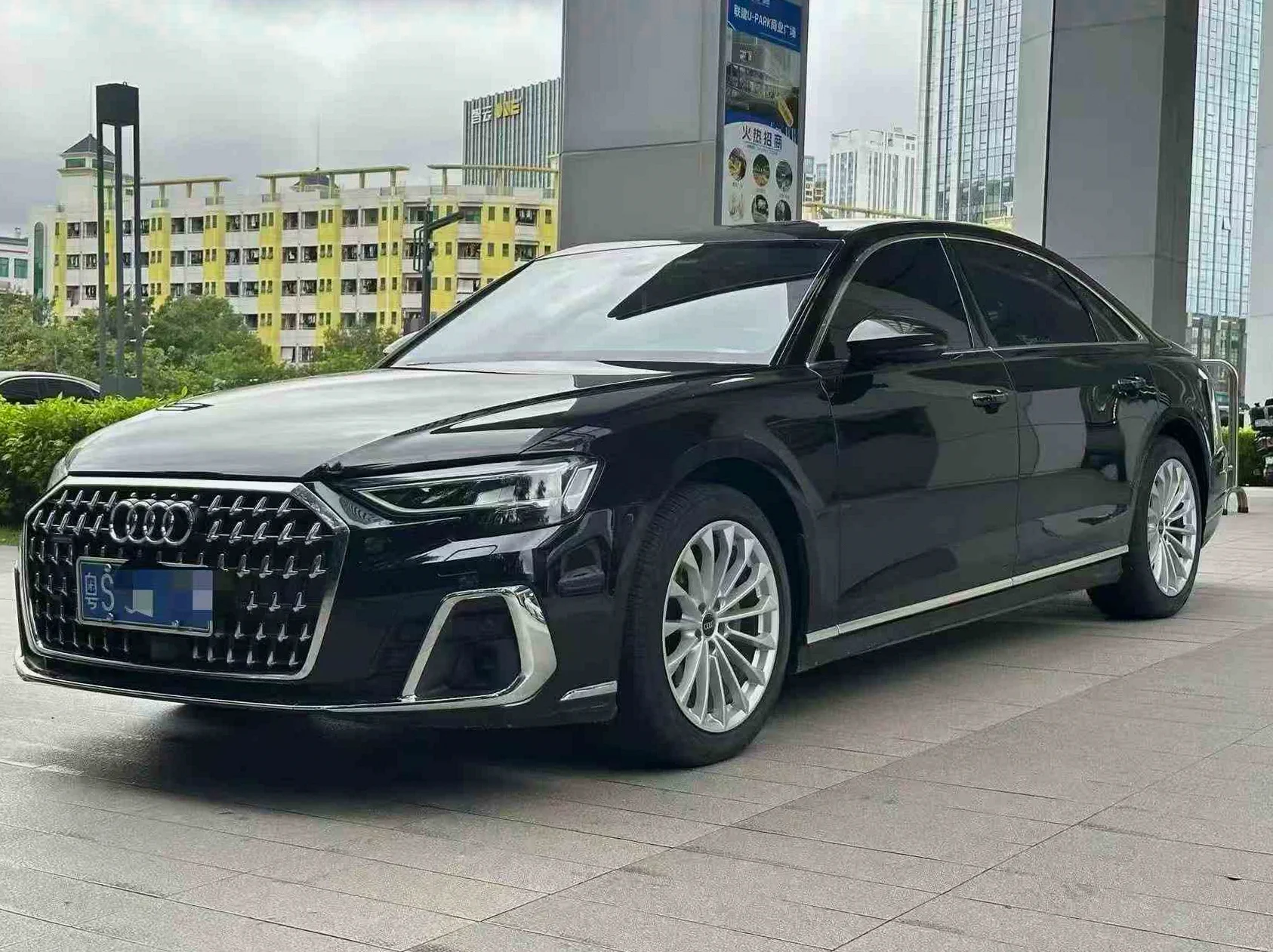奥迪A8L 正面外观三