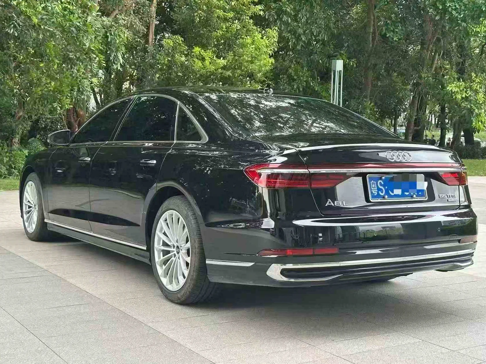 奥迪A8L 内饰前排