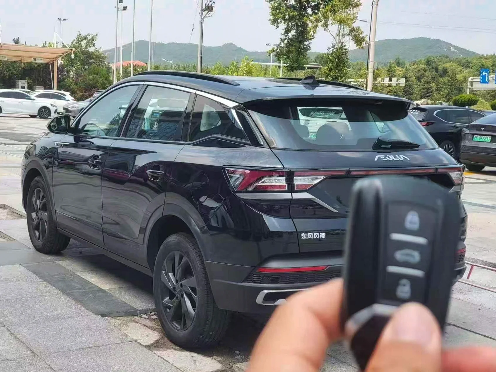 东风ax7 后面外观一
