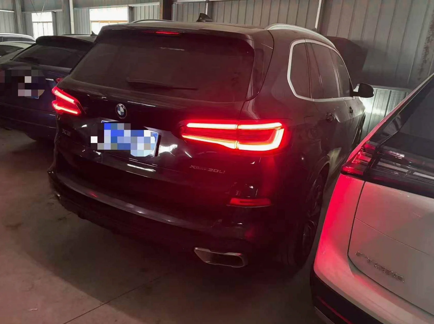宝马X5 后面外观一