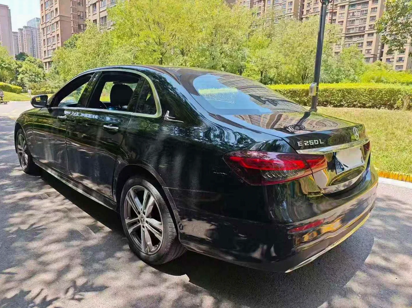 奔驰E 内饰后排