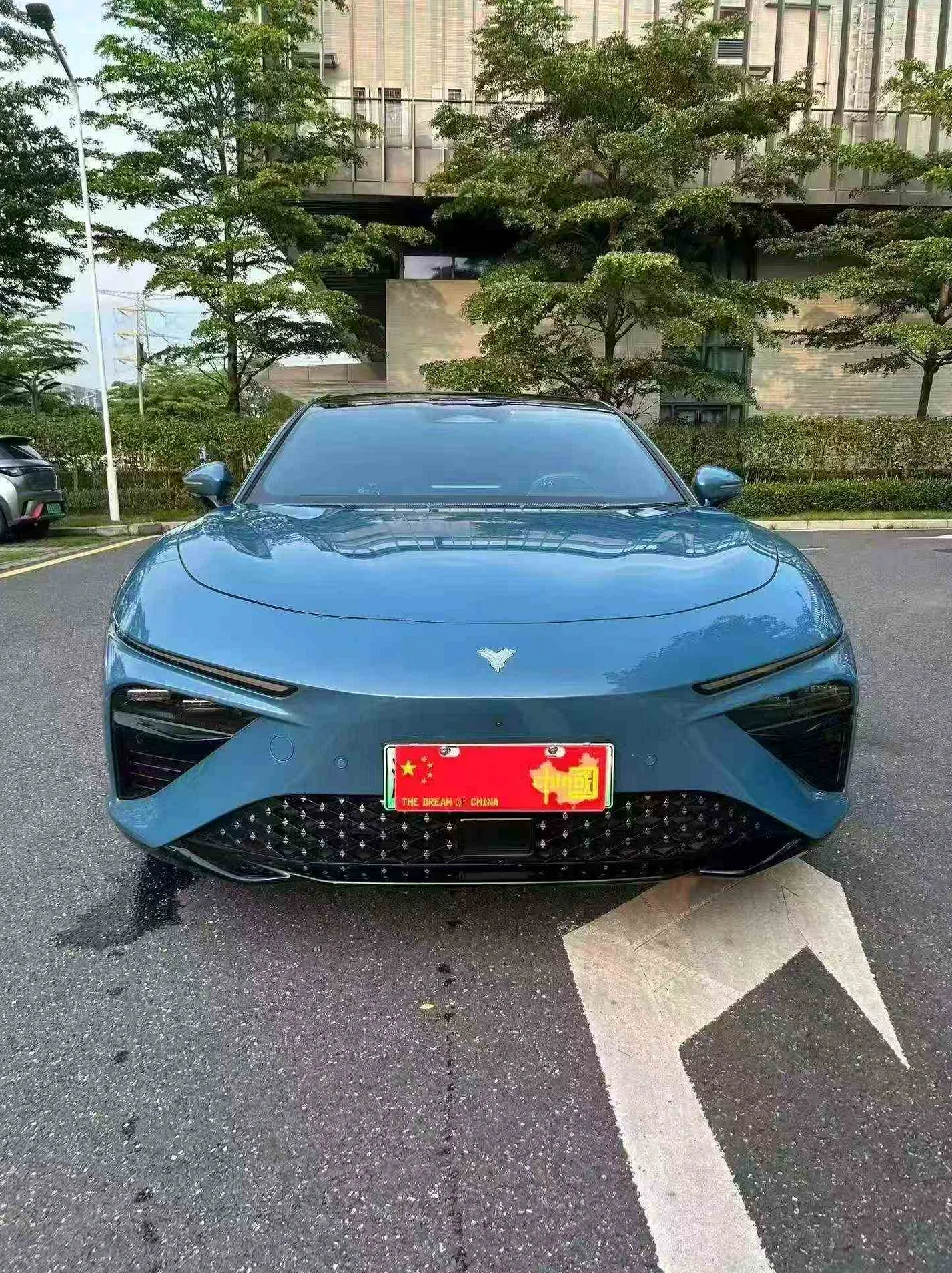哪吒S 正面外观二