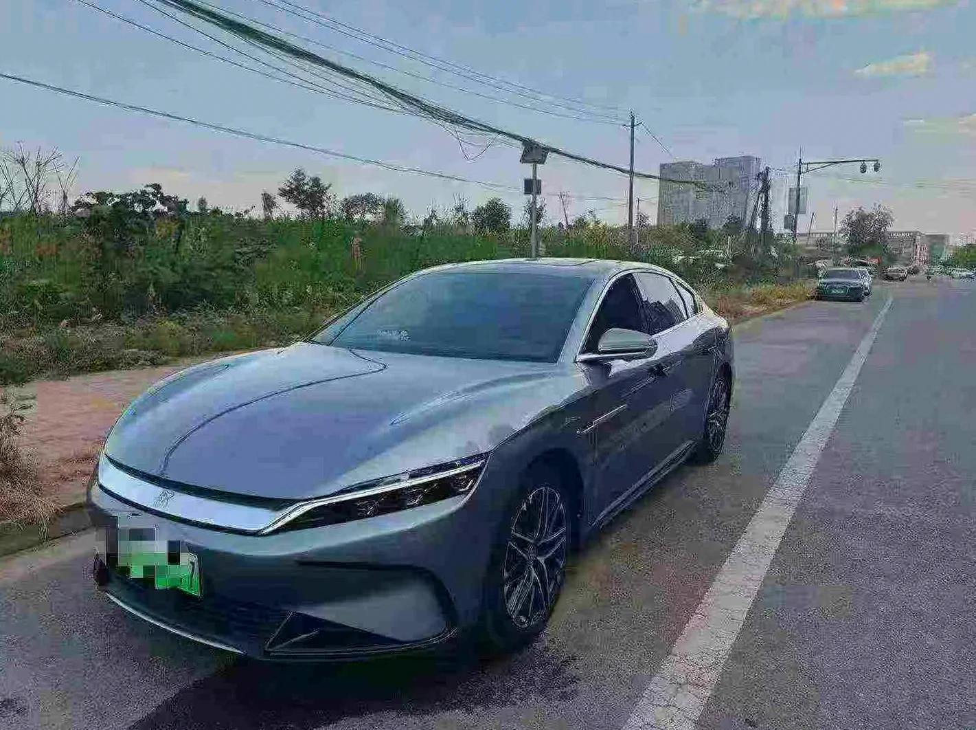 比亚迪汉 正面外观二
