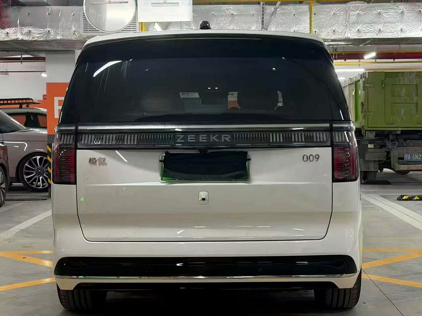 极氪汽车009 驾驶室