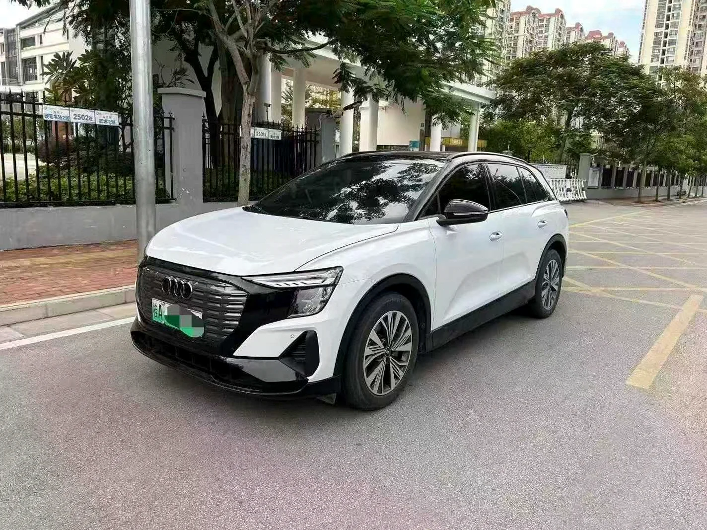 准25年奥迪Q5纯电etron 7座纯电SUV