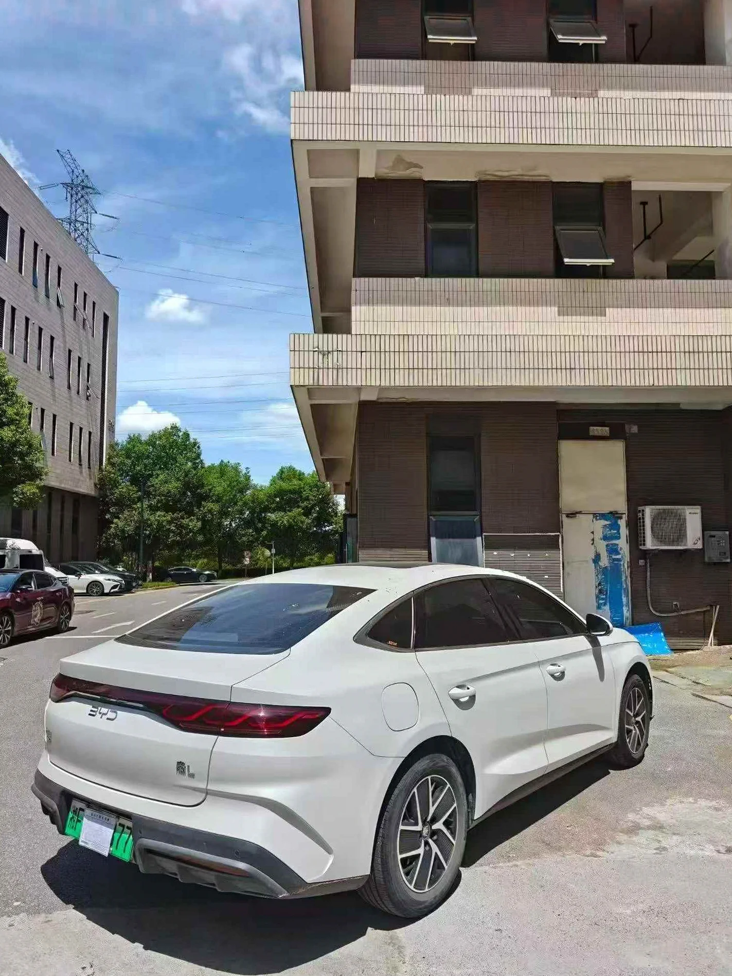 比亚迪秦 后面外观一
