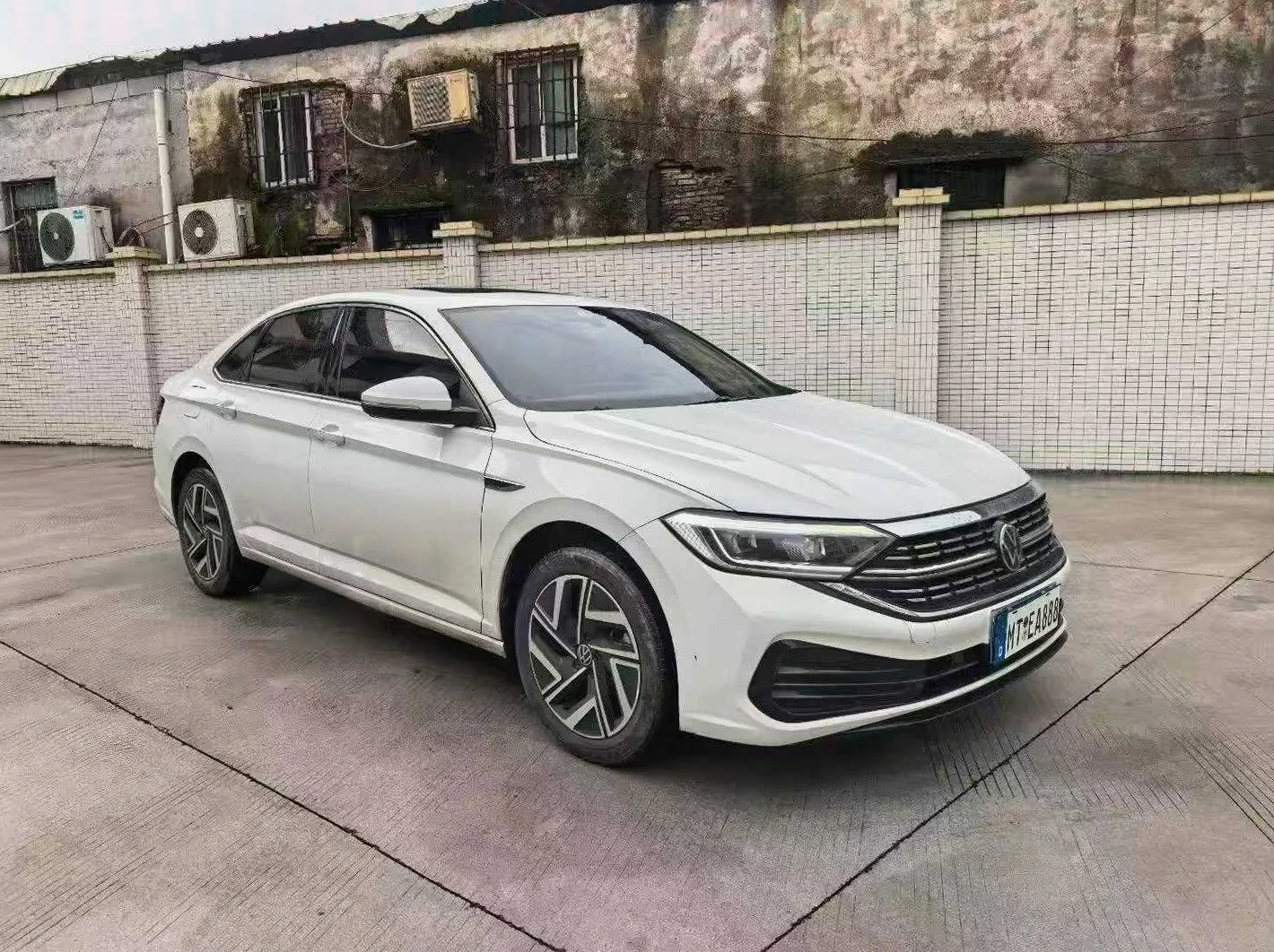 大众速腾 正面外观三