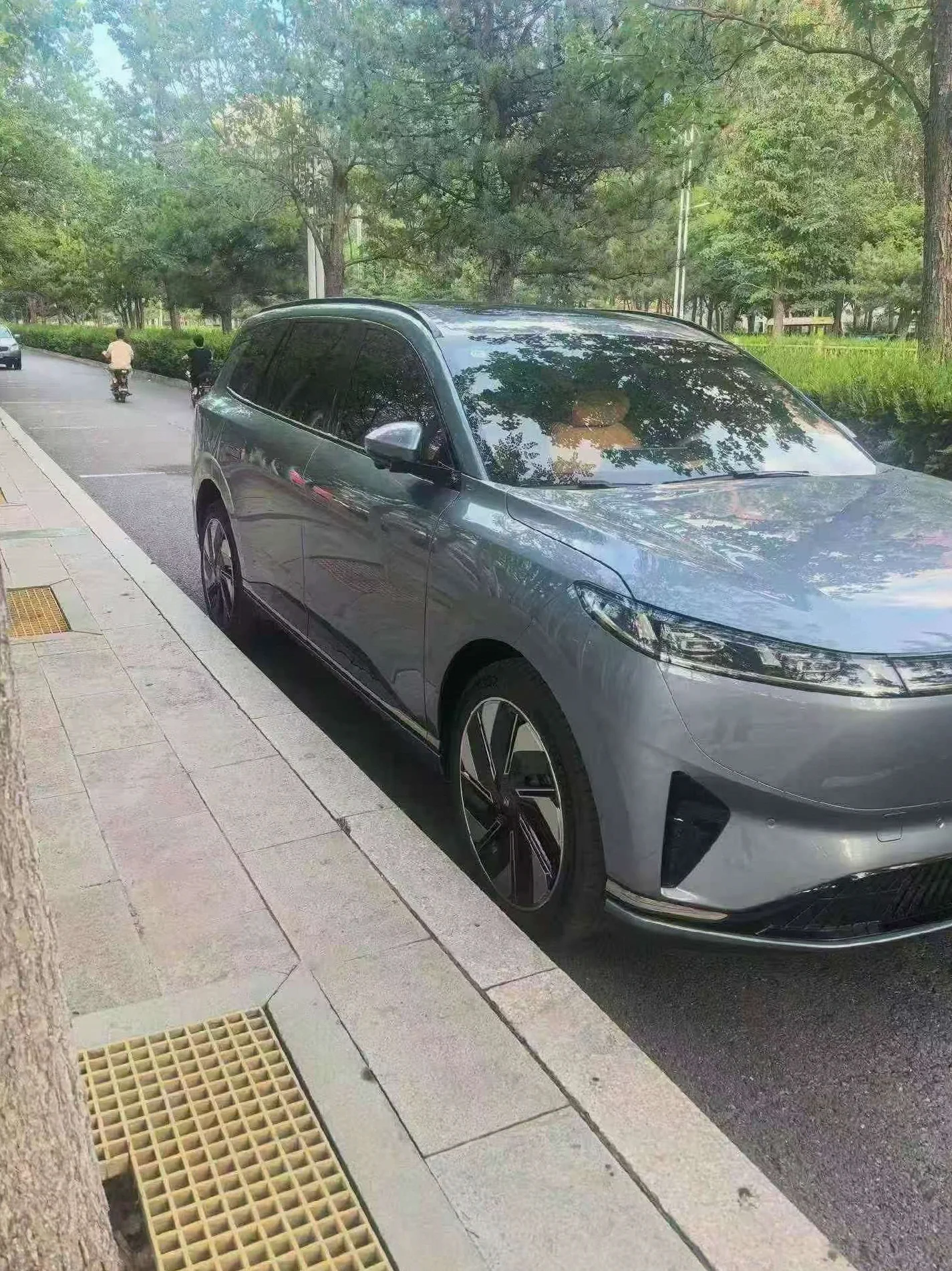 东风奕派 后面外观一