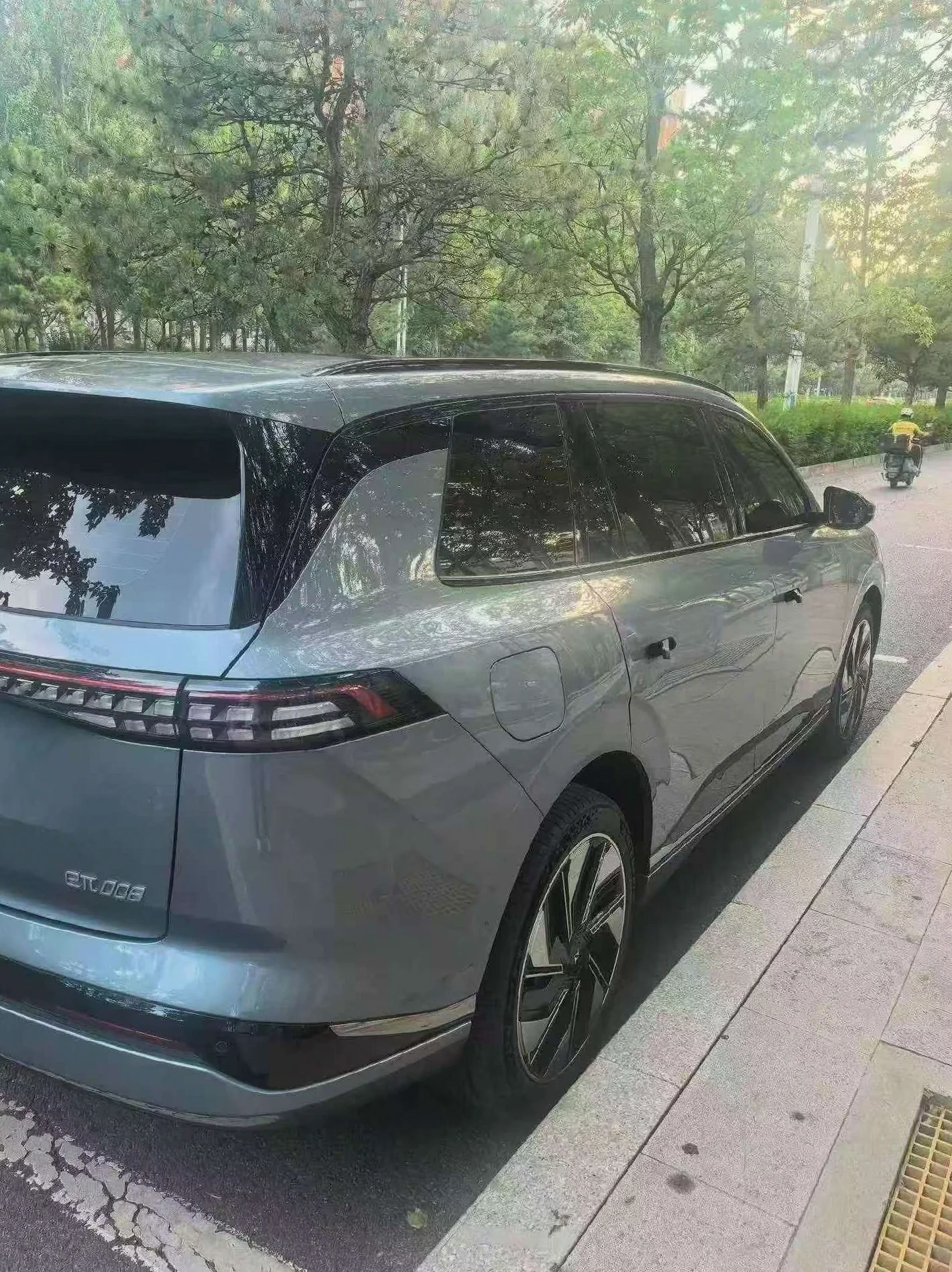东风奕派 后面外观二