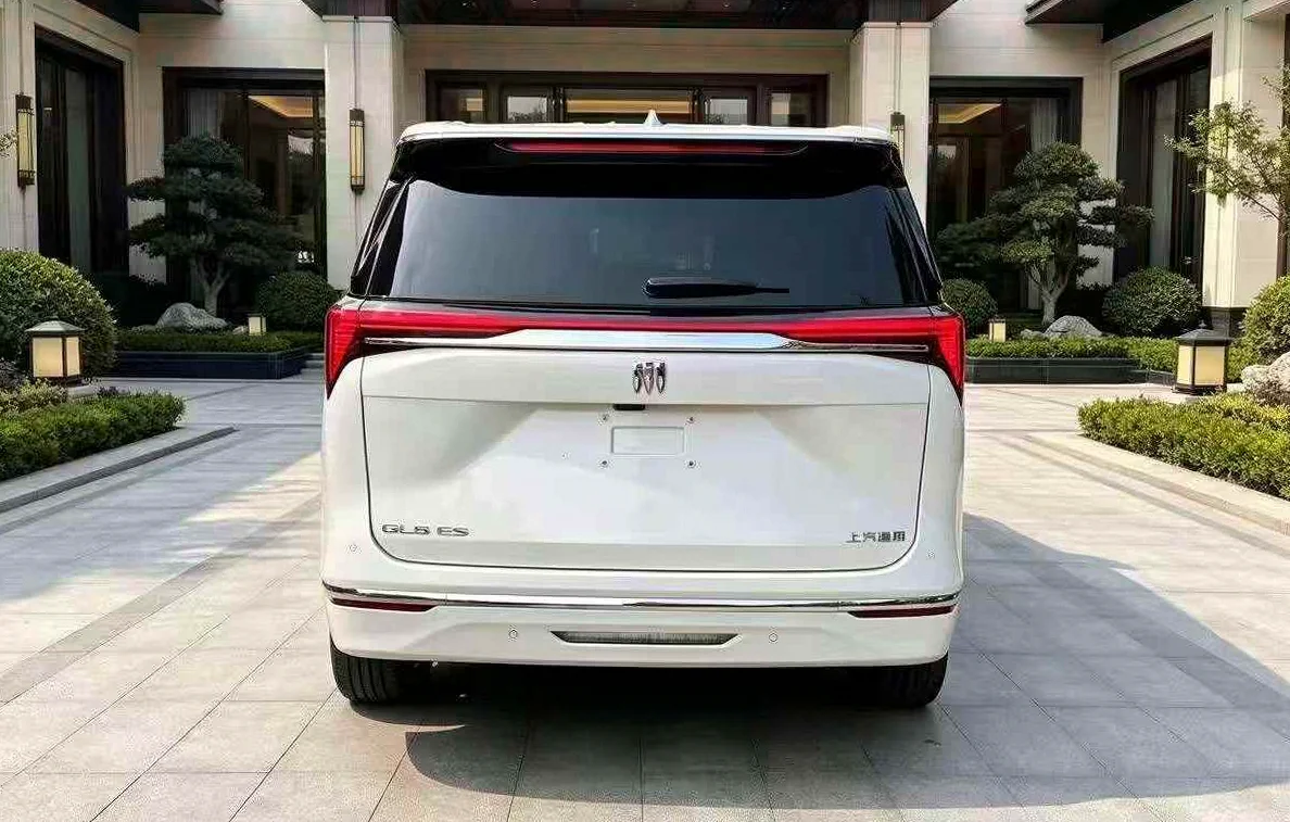 别克GL8 后面外观一