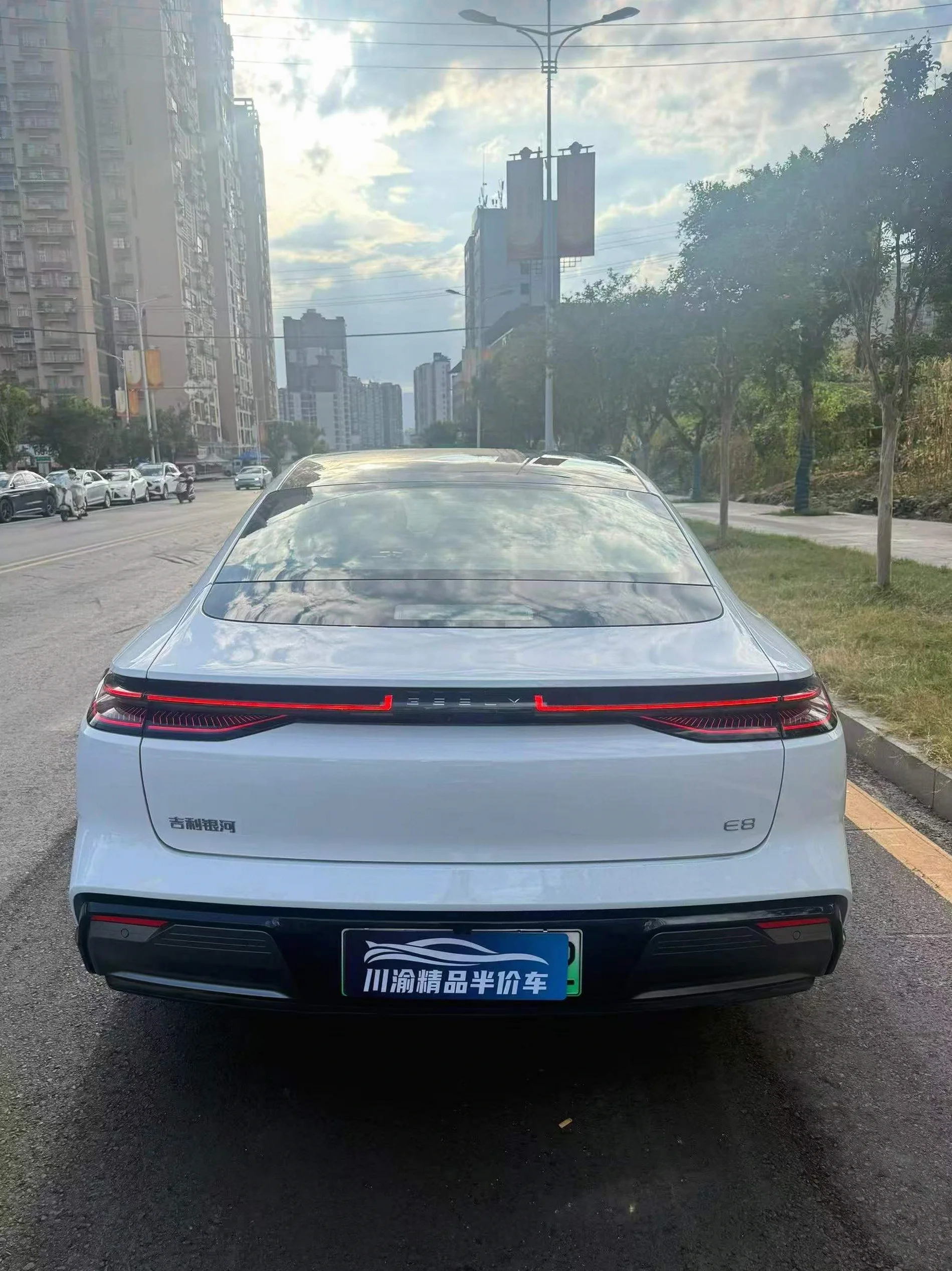 吉利银河 后面外观一