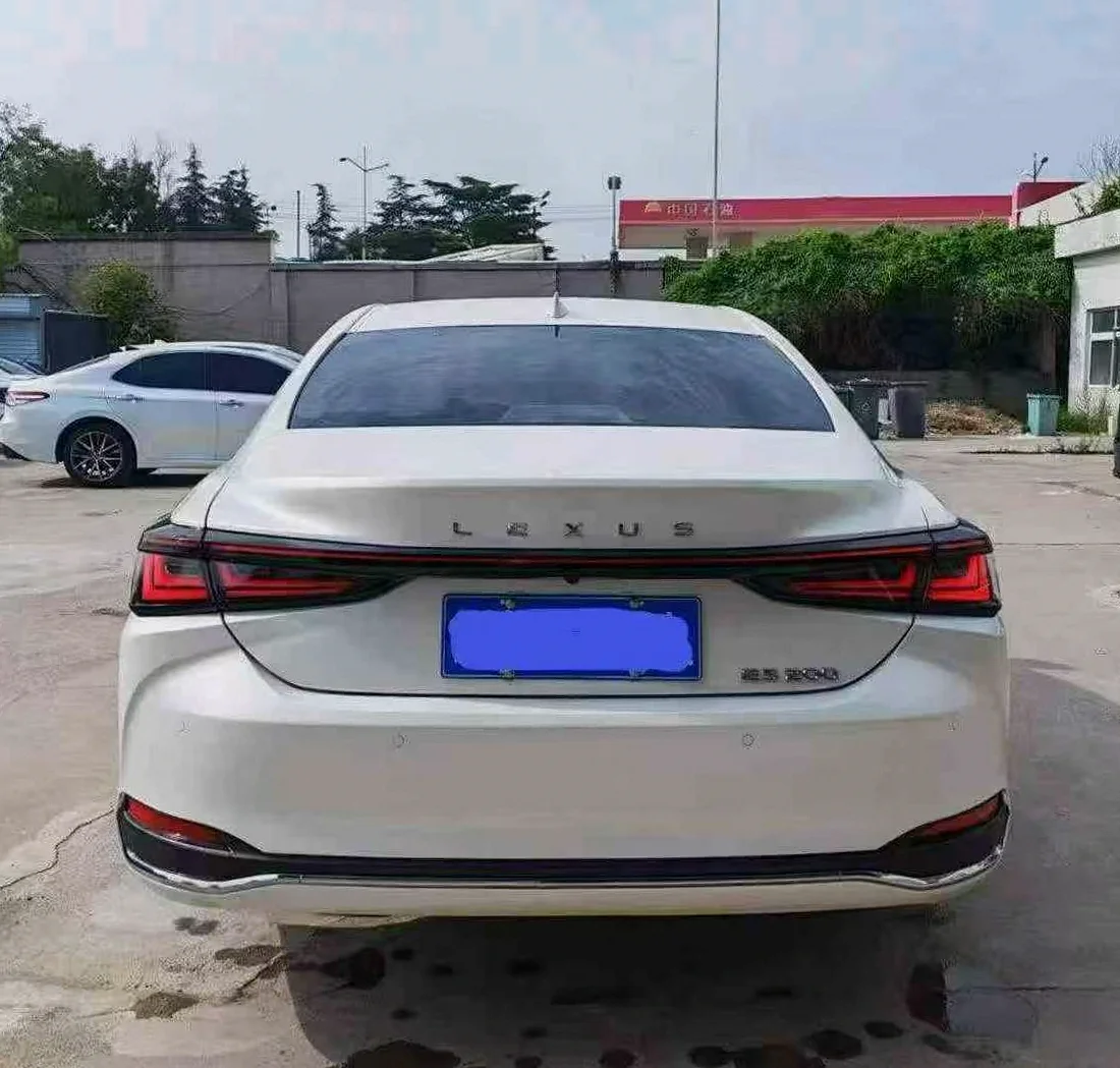 雷克萨斯ES 正面外观二