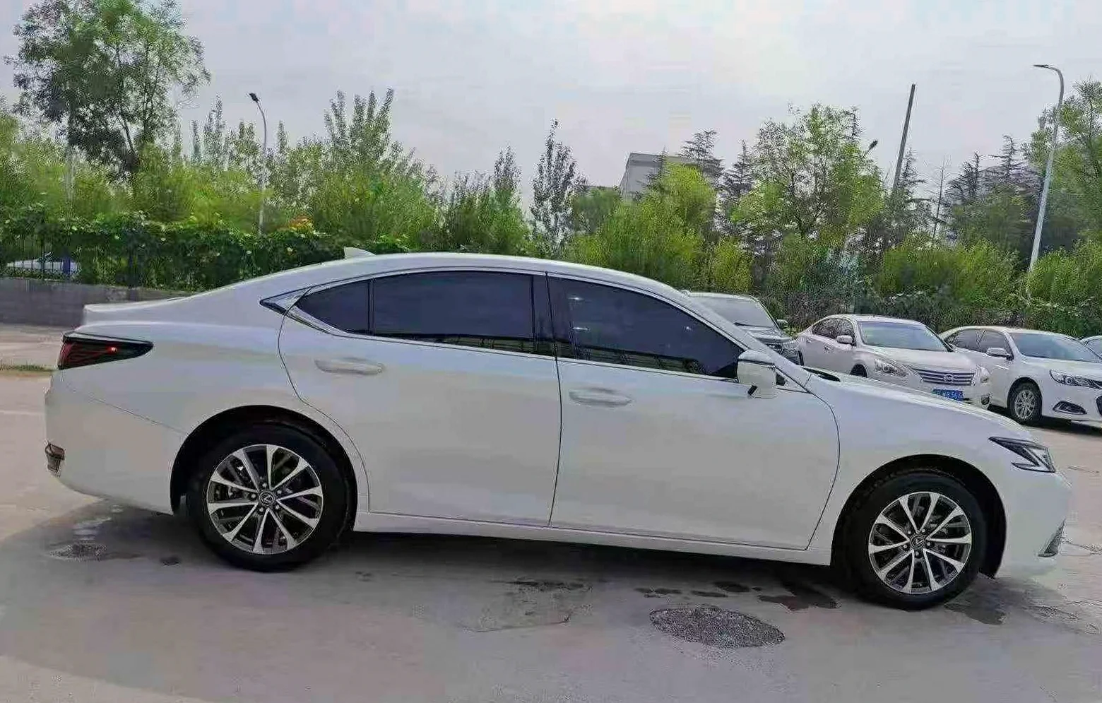 雷克萨斯ES 后面外观一