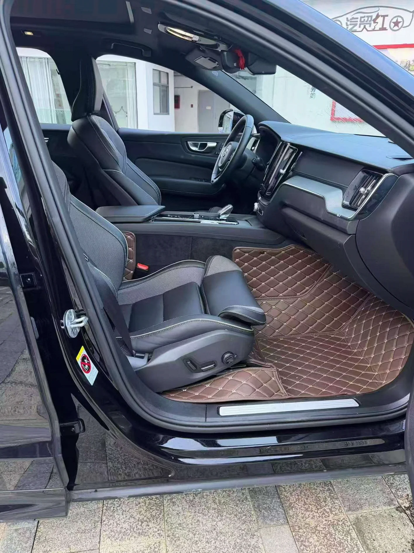 沃尔沃XC60 后面外观一