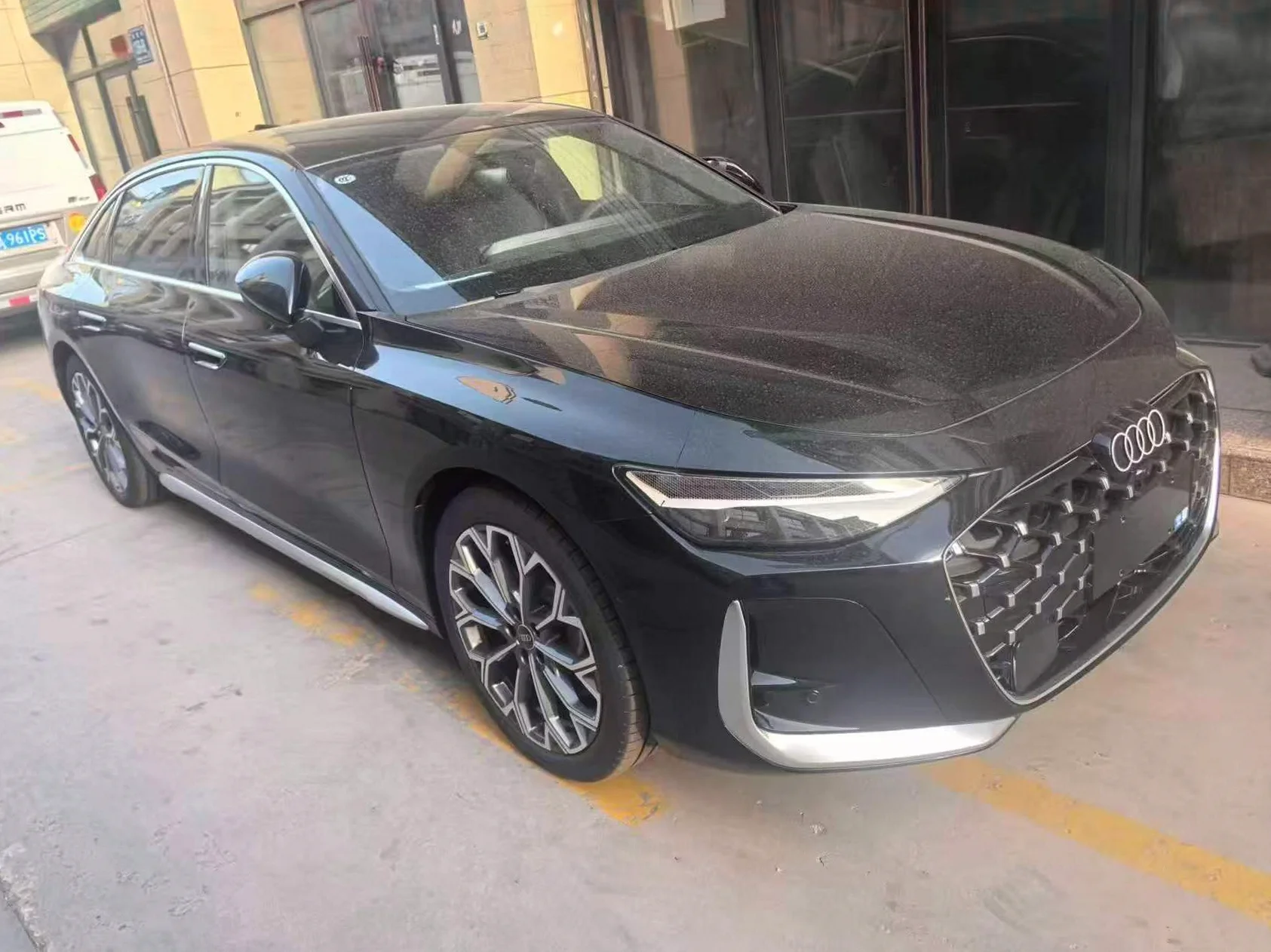 奥迪A6L 后面外观一