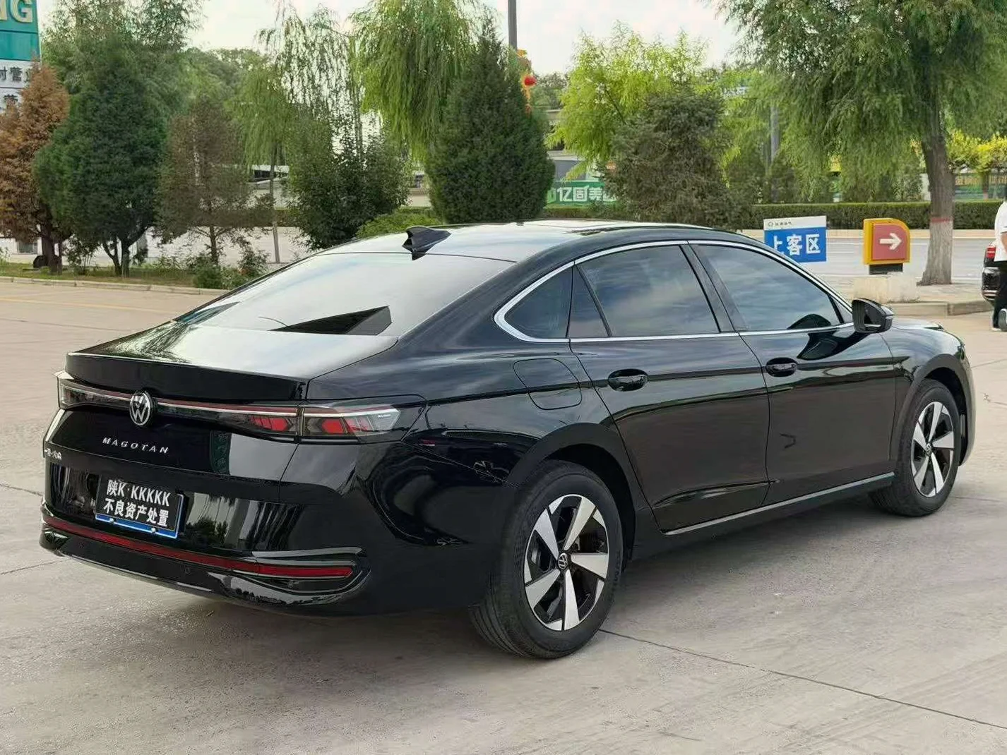 大众迈腾 后面外观三