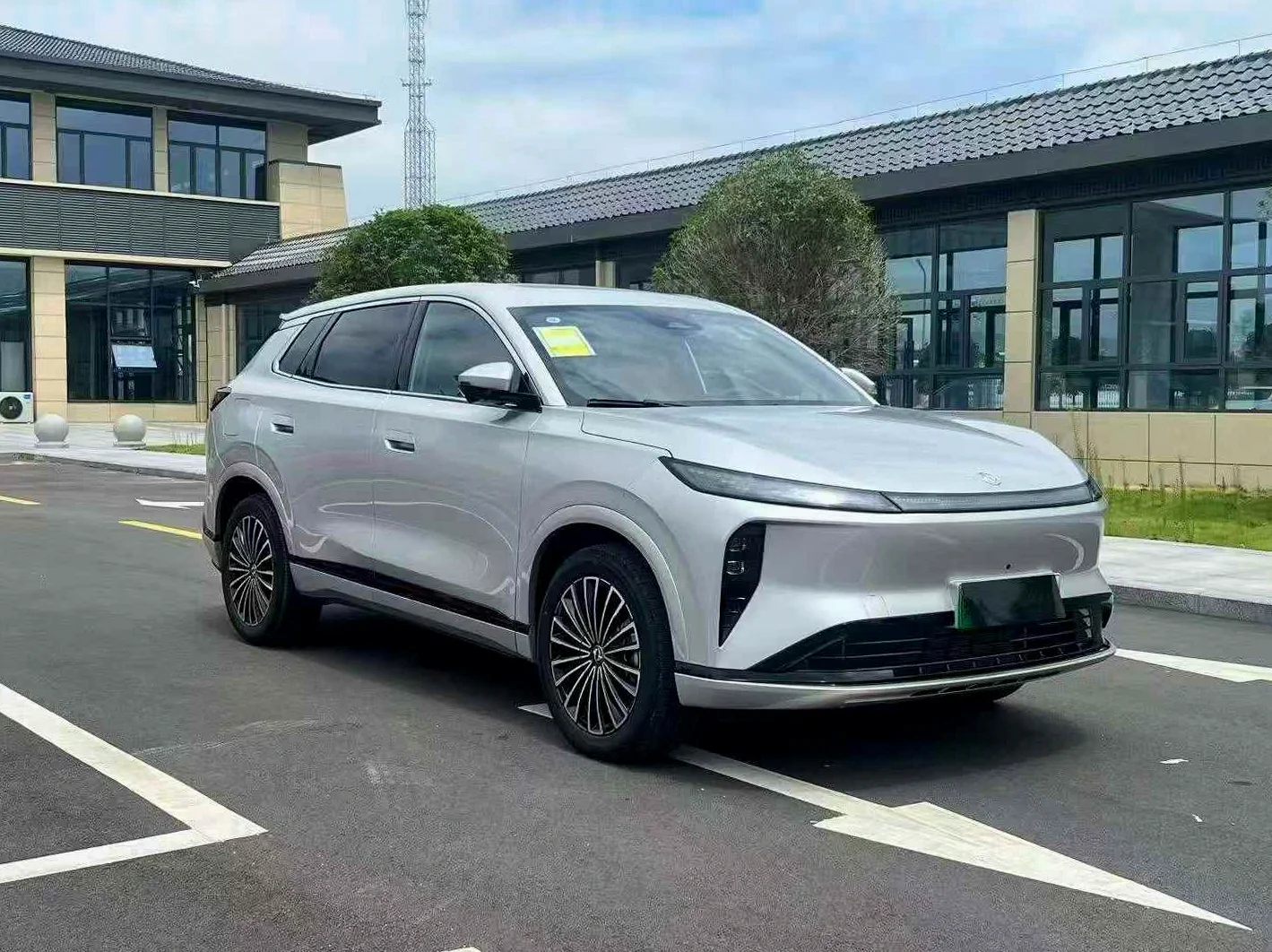 东风L8 正面外观二
