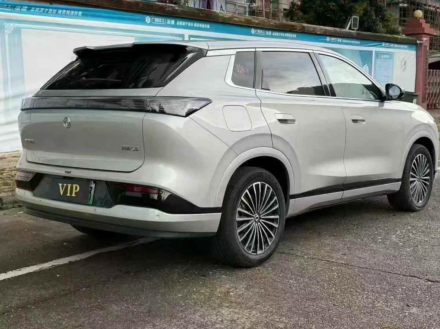 东风L8 后面外观三
