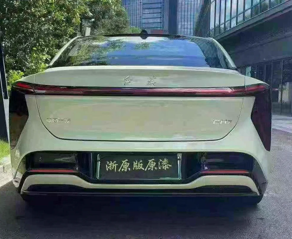 红旗H7 驾驶室