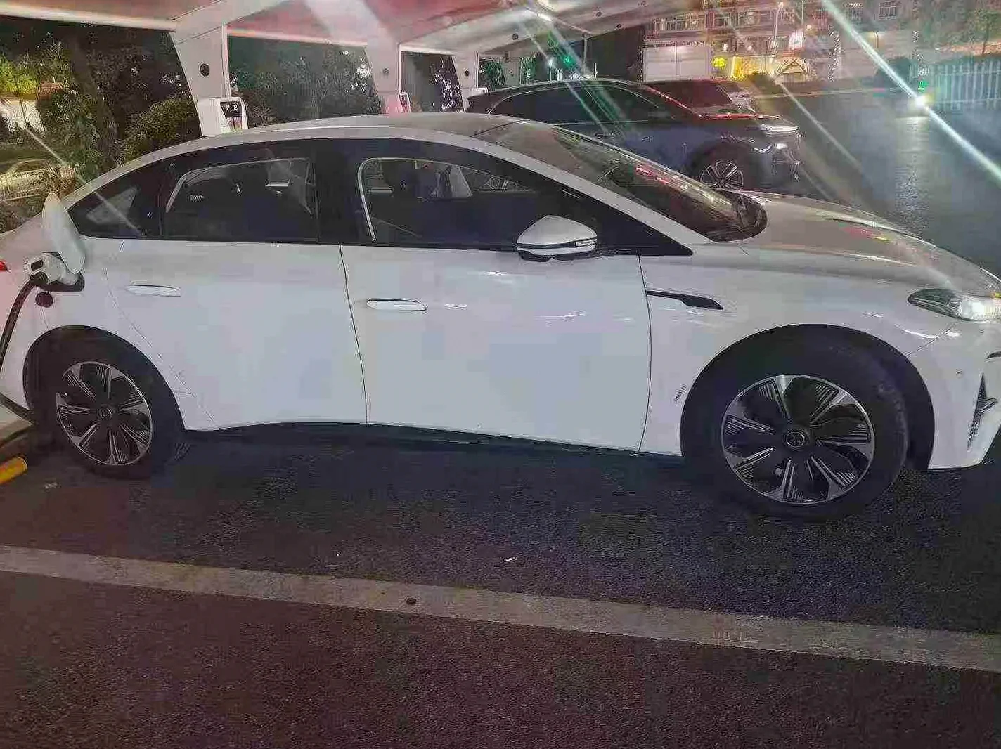 红旗天工 后面外观一