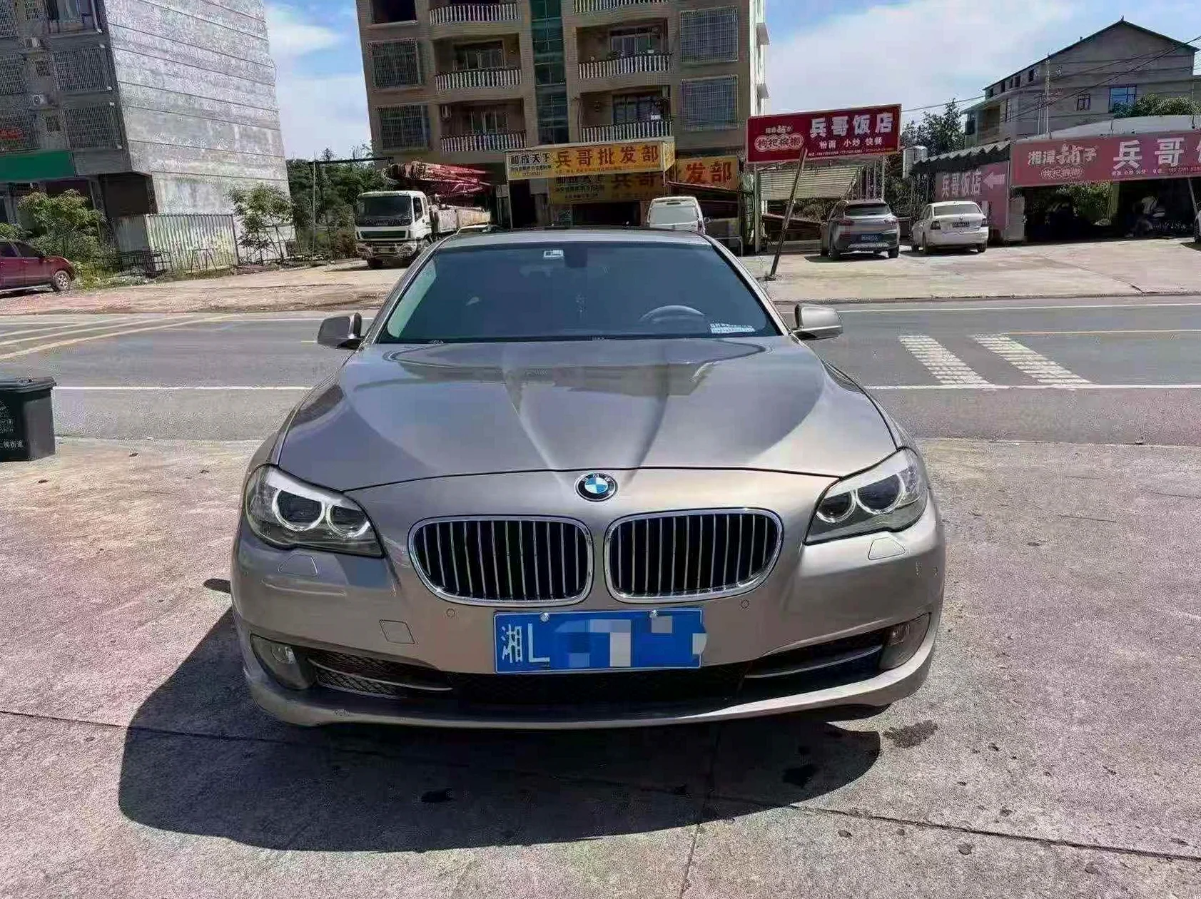 13年宝马520 香槟色