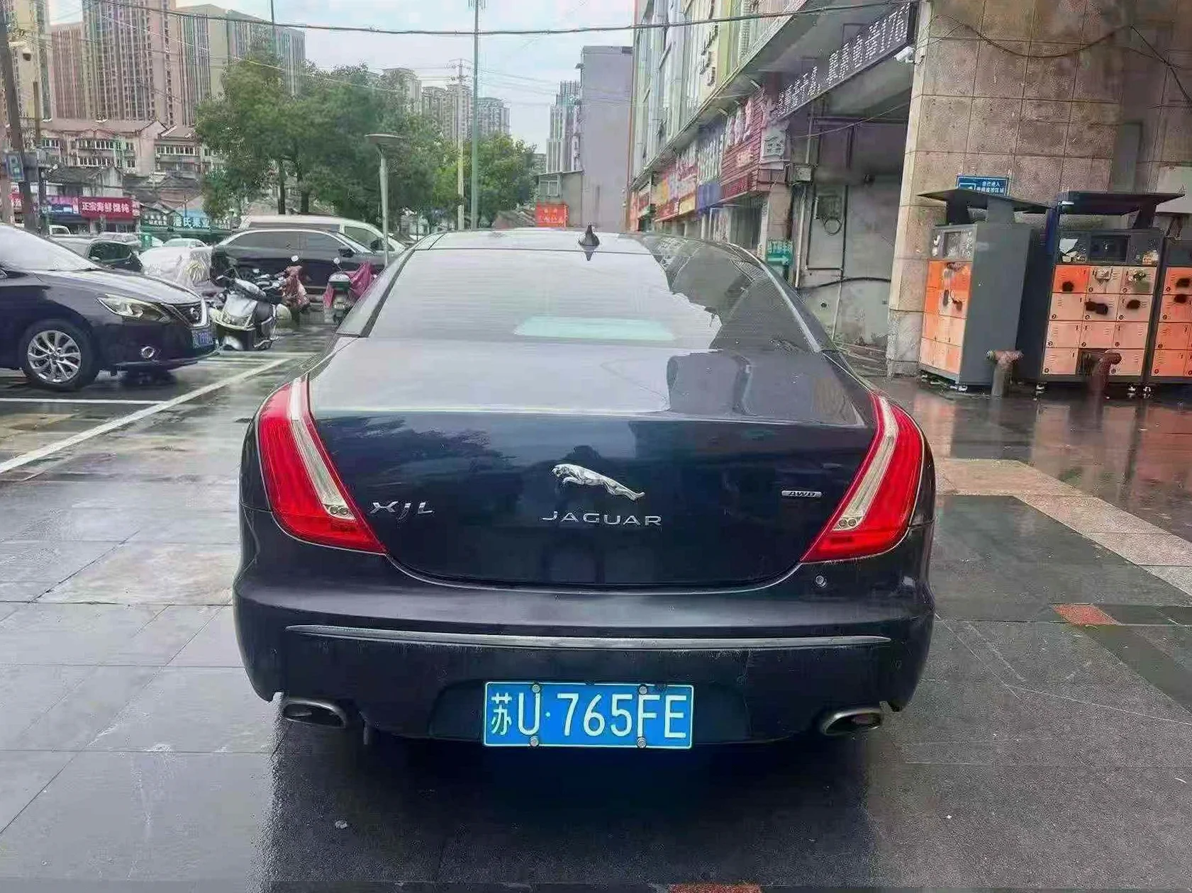 捷豹XJL 后面外观一