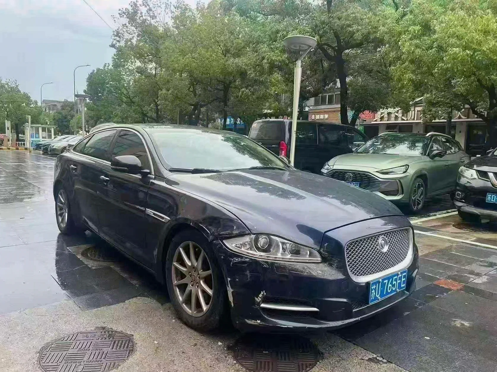捷豹XJL 正面外观三
