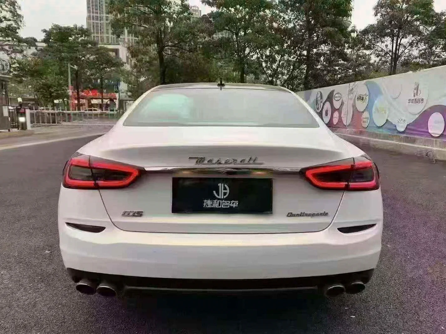 玛莎拉蒂总裁 后面外观一