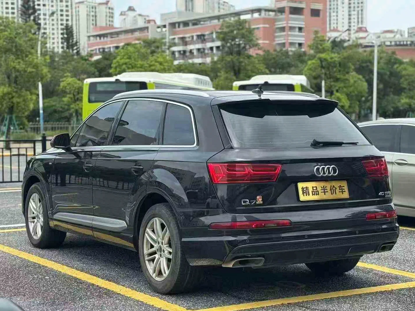奥迪Q7 驾驶室