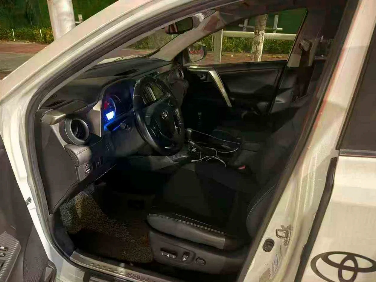丰田RAV4 后面外观一