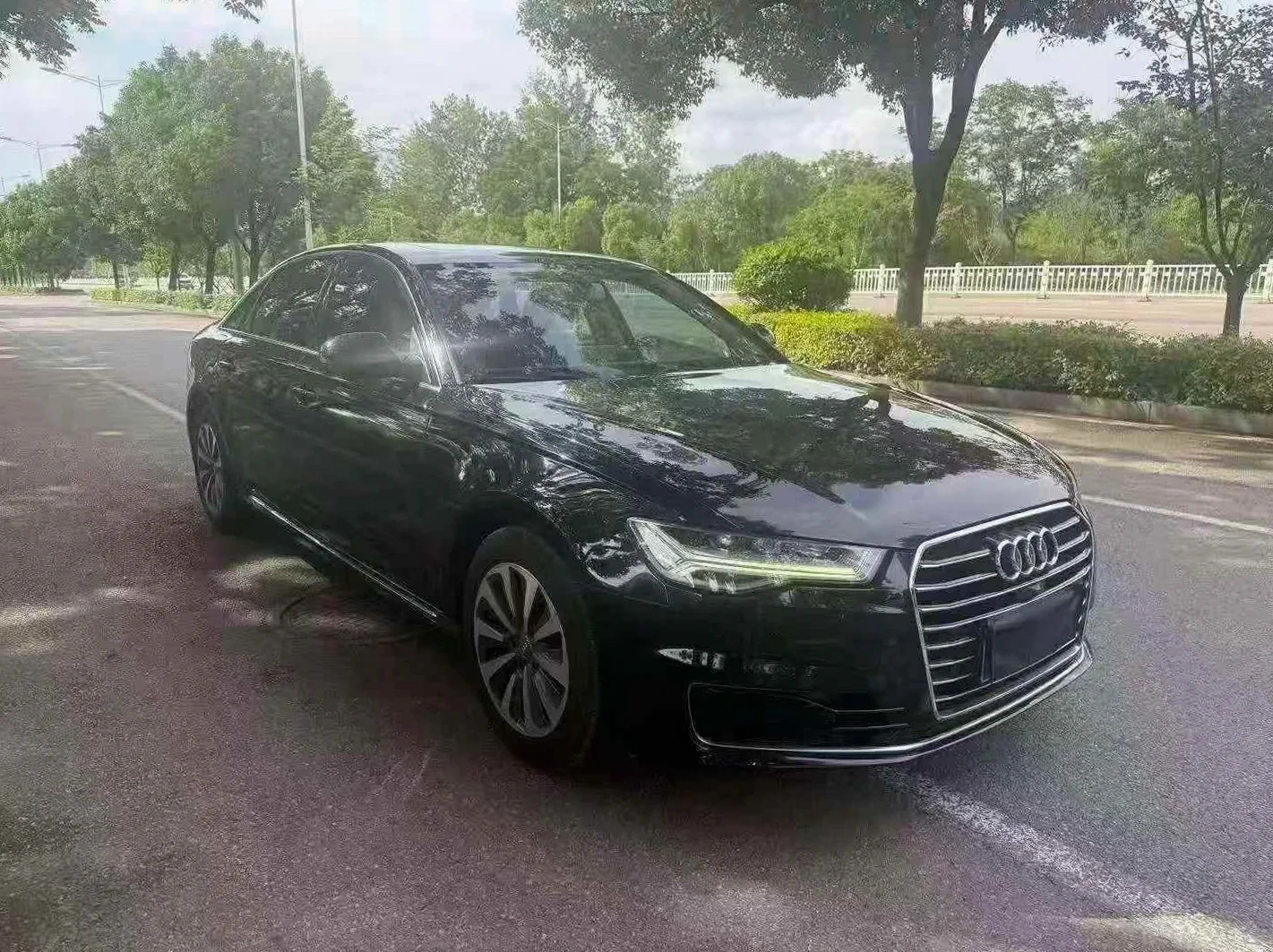奥迪A6L 正面外观三
