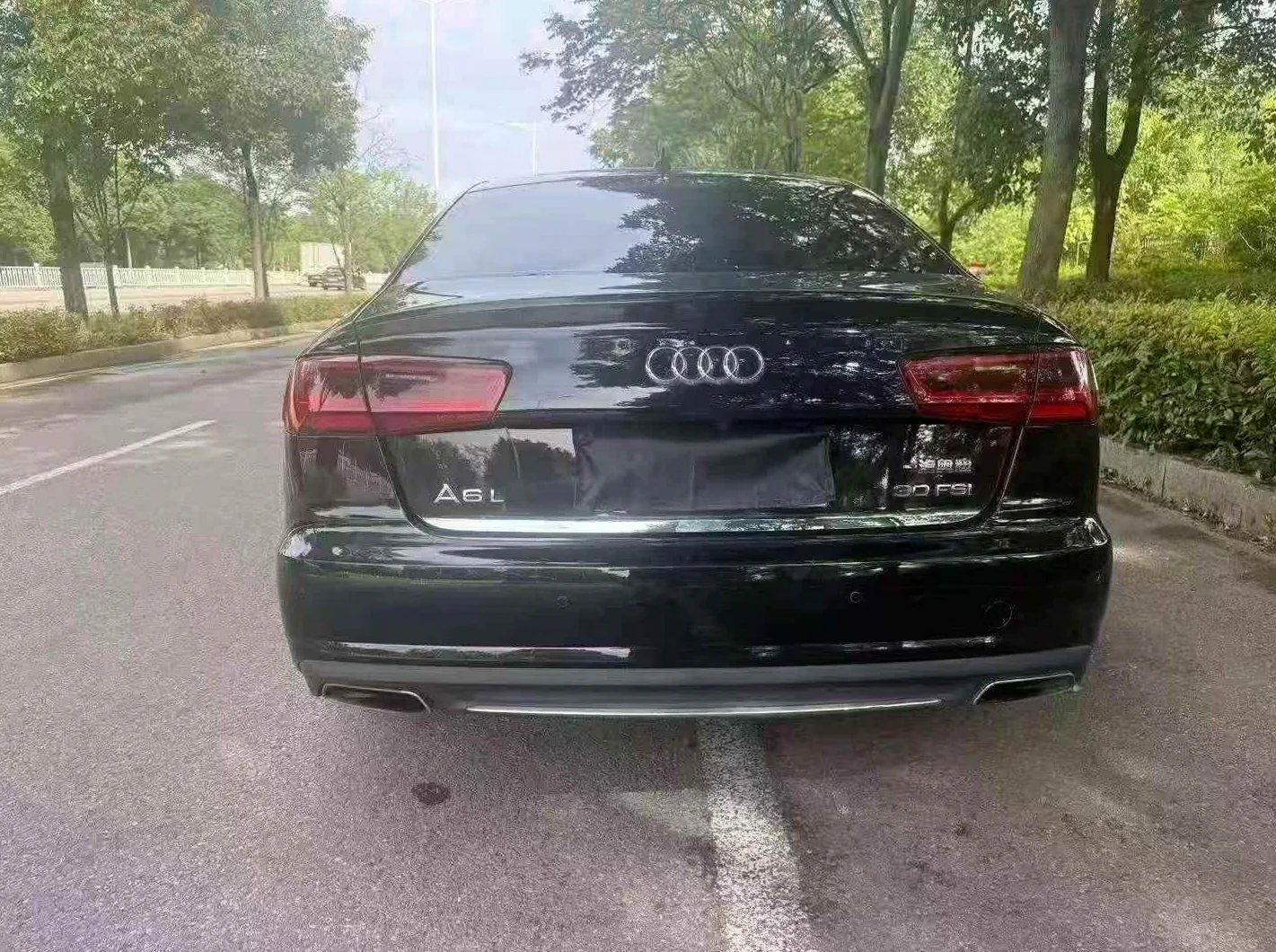 奥迪A6L 后面外观一
