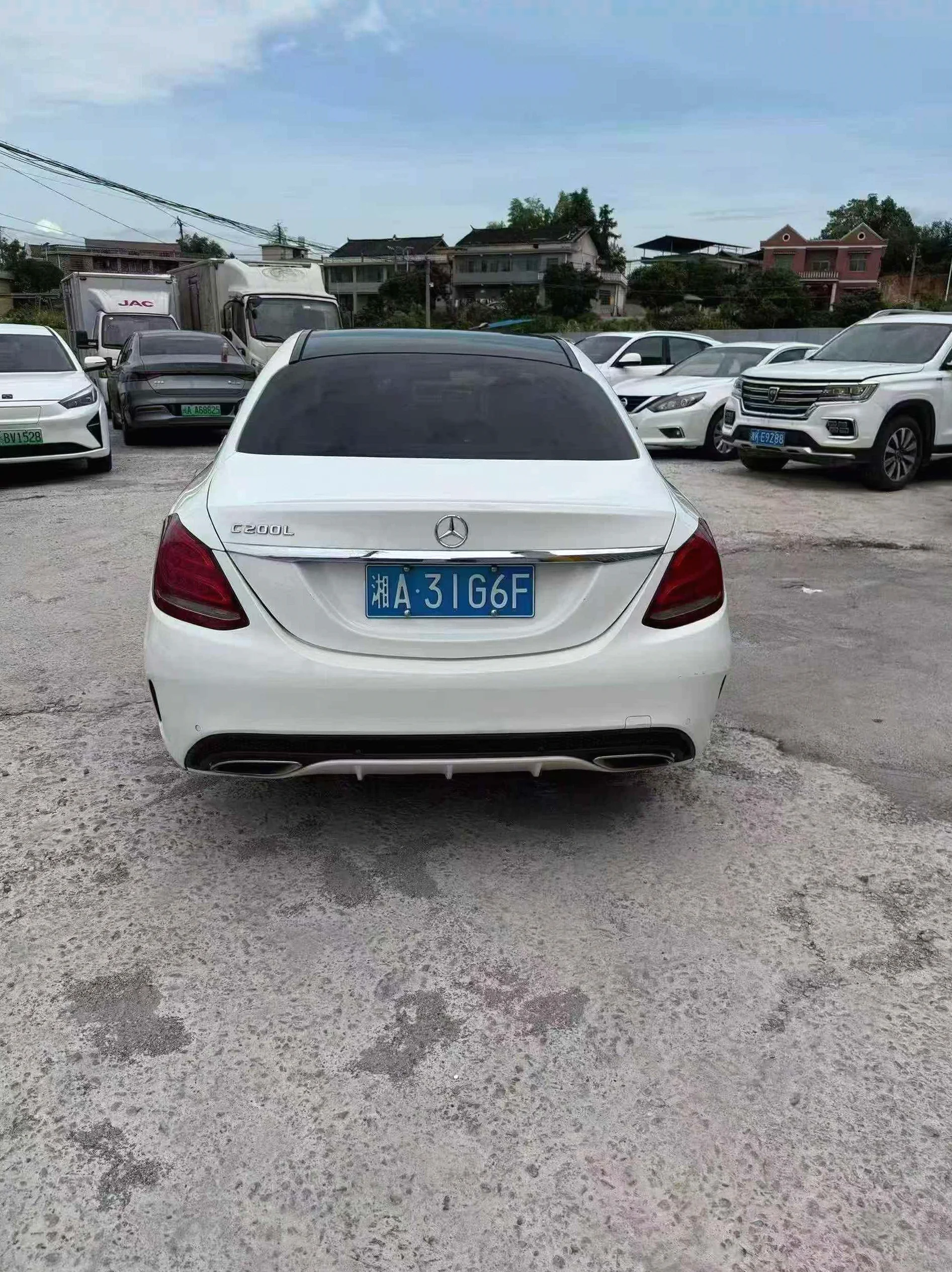奔驰C 后面外观一