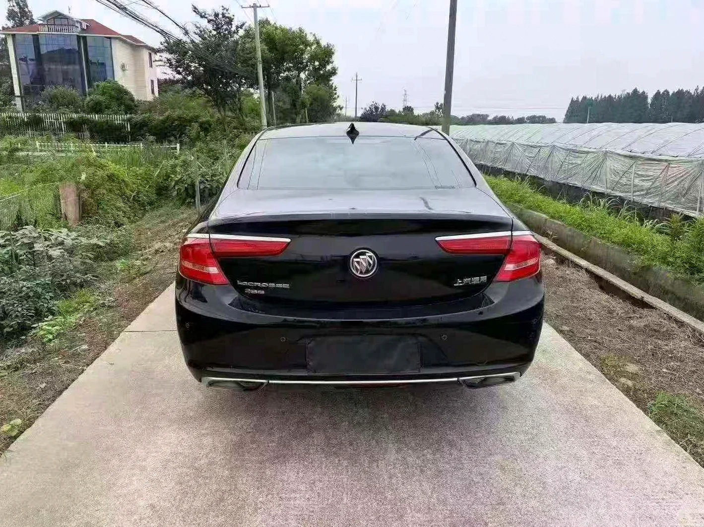 别克君越 后面外观一