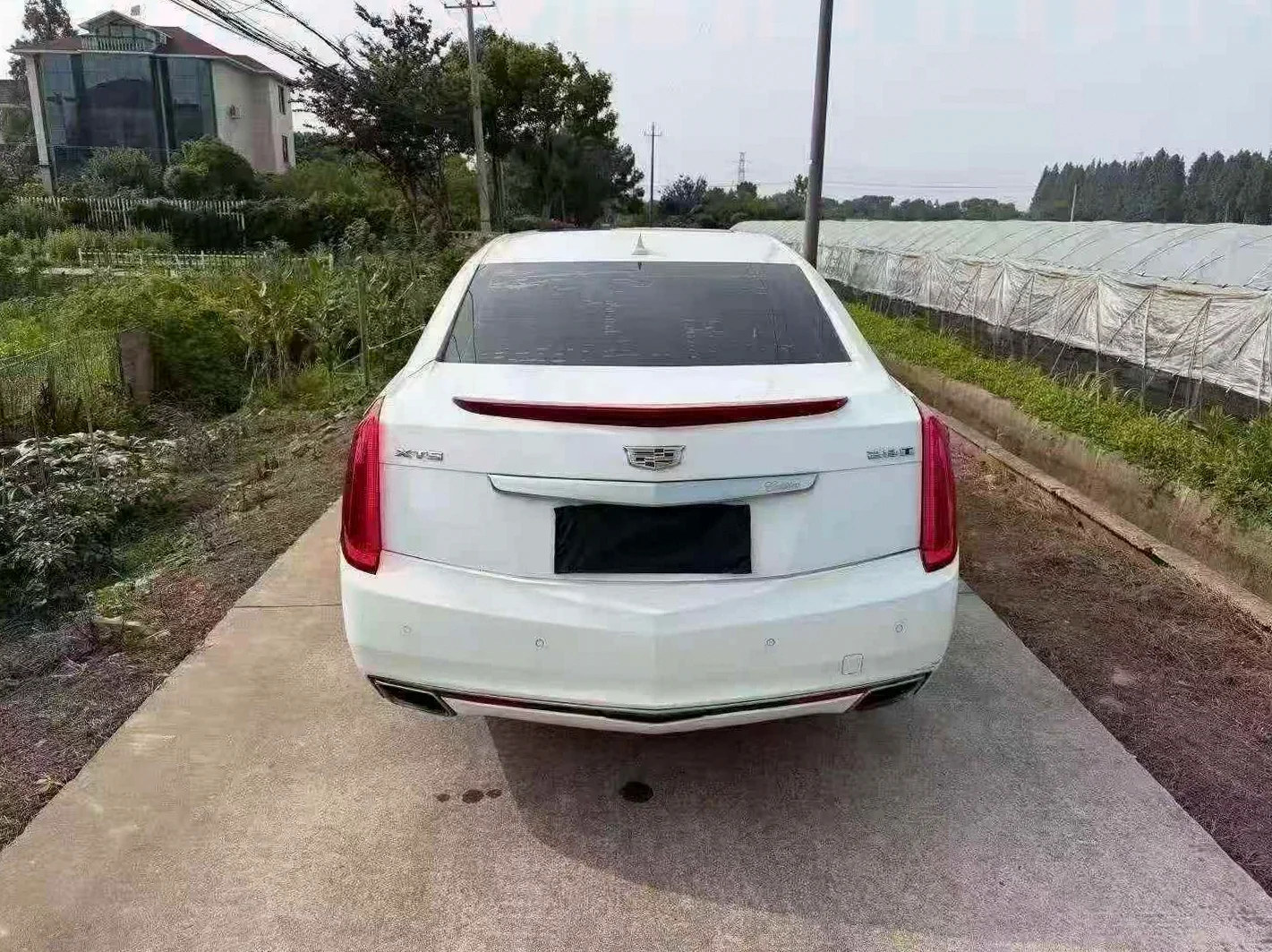 凯迪拉克XTS 后面外观一