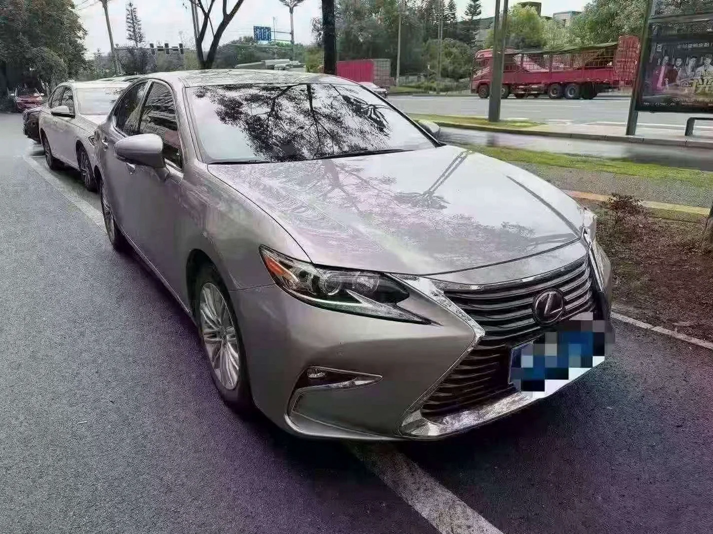 雷克萨斯ES 正面外观二
