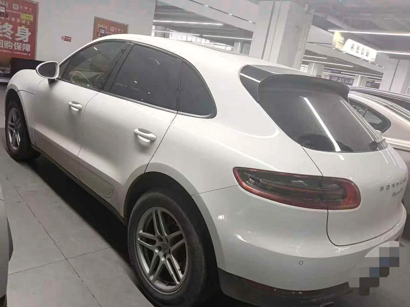 保时捷Macan 后面外观一