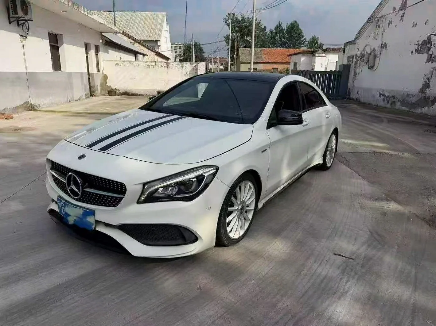 奔驰CLA 正面外观二