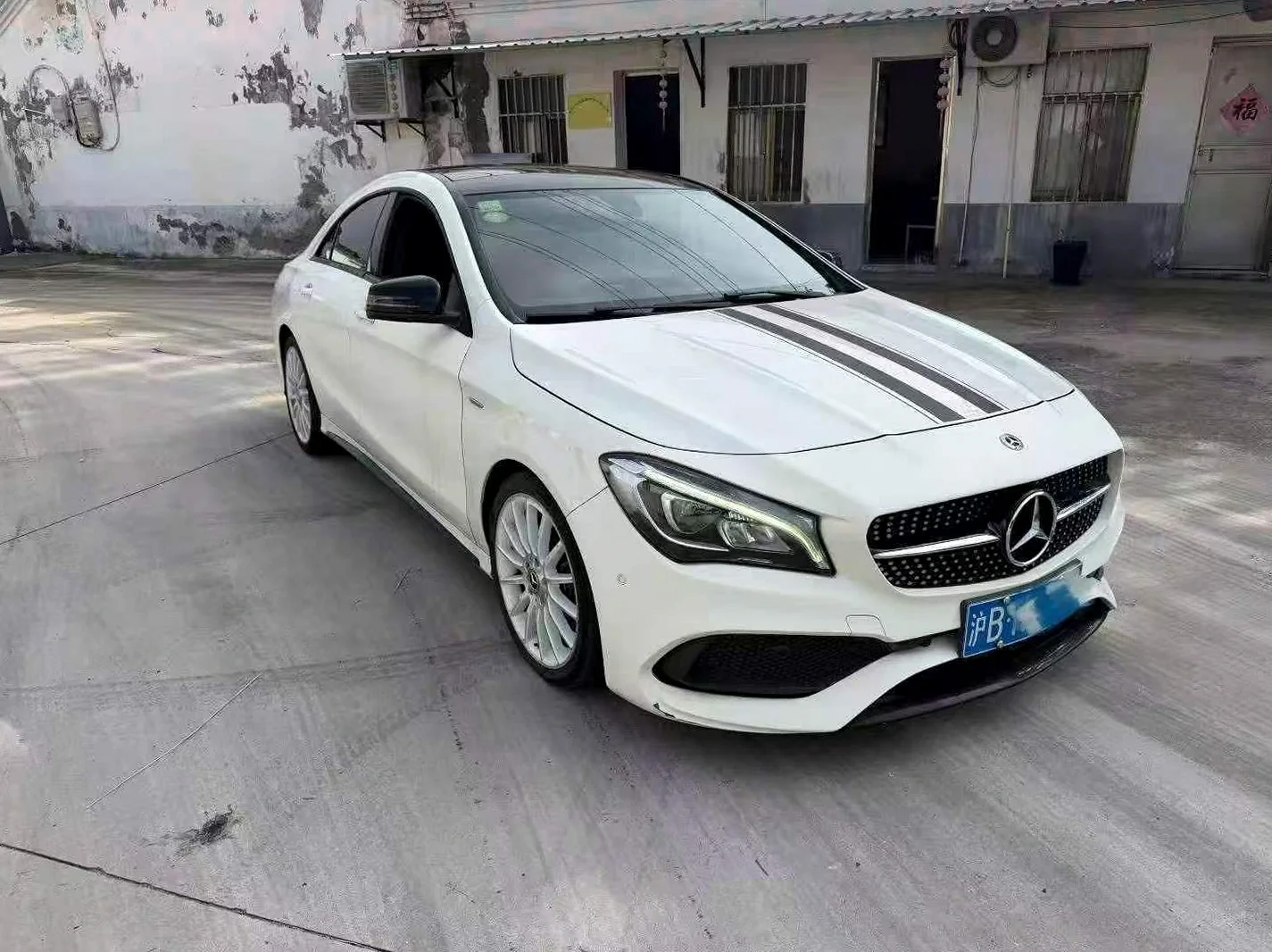 奔驰CLA 正面外观三