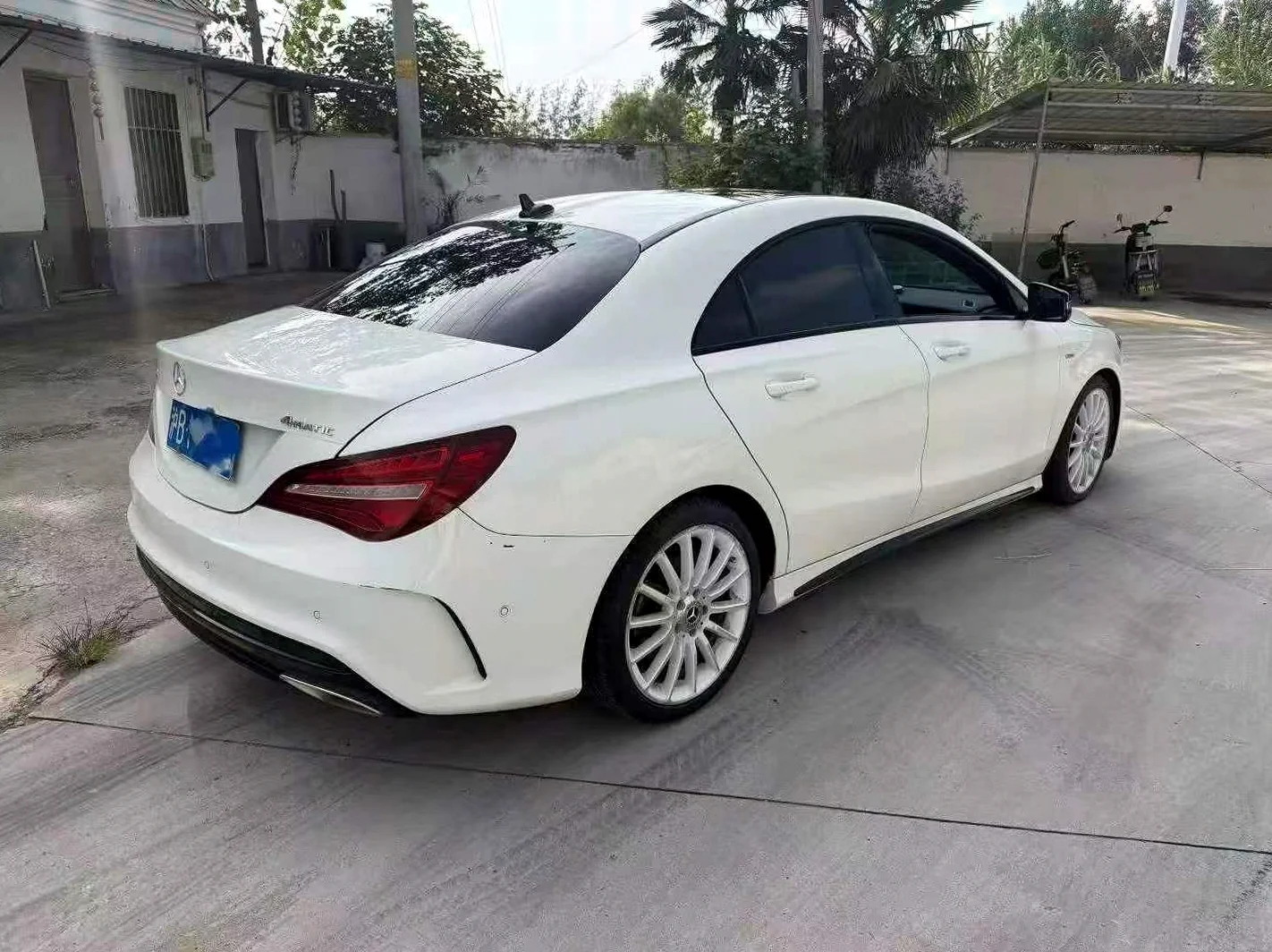 奔驰CLA 后面外观二