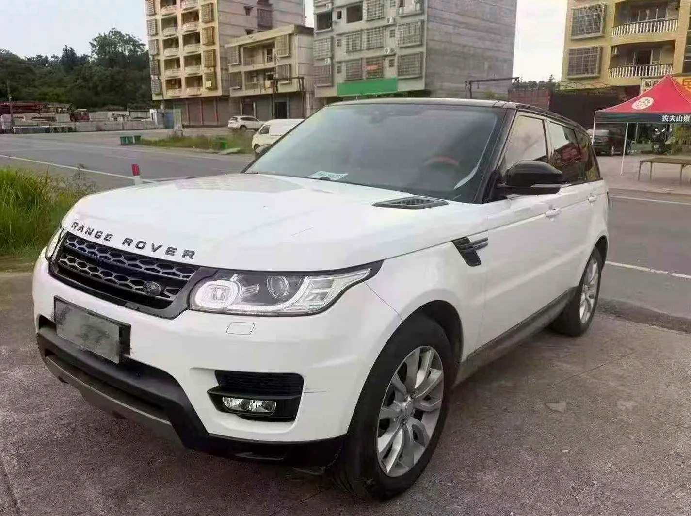 路虎揽胜运动 正面外观三