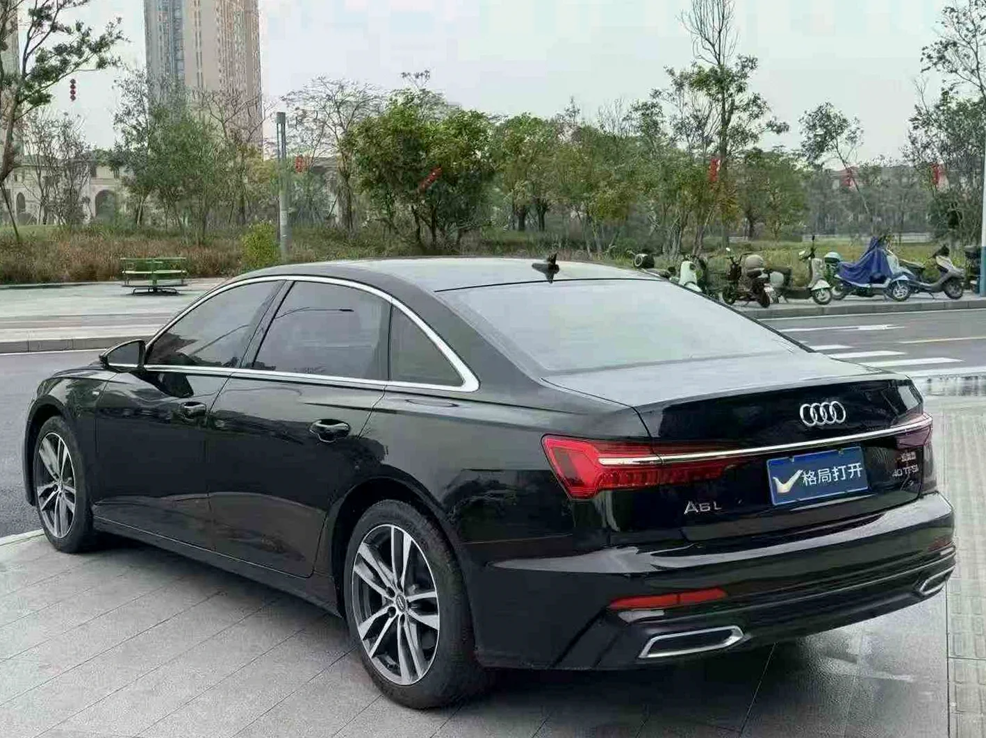 奥迪A6L 后面外观一