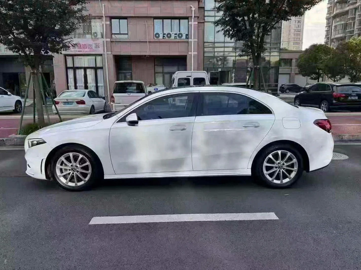 奔驰A 正面外观三