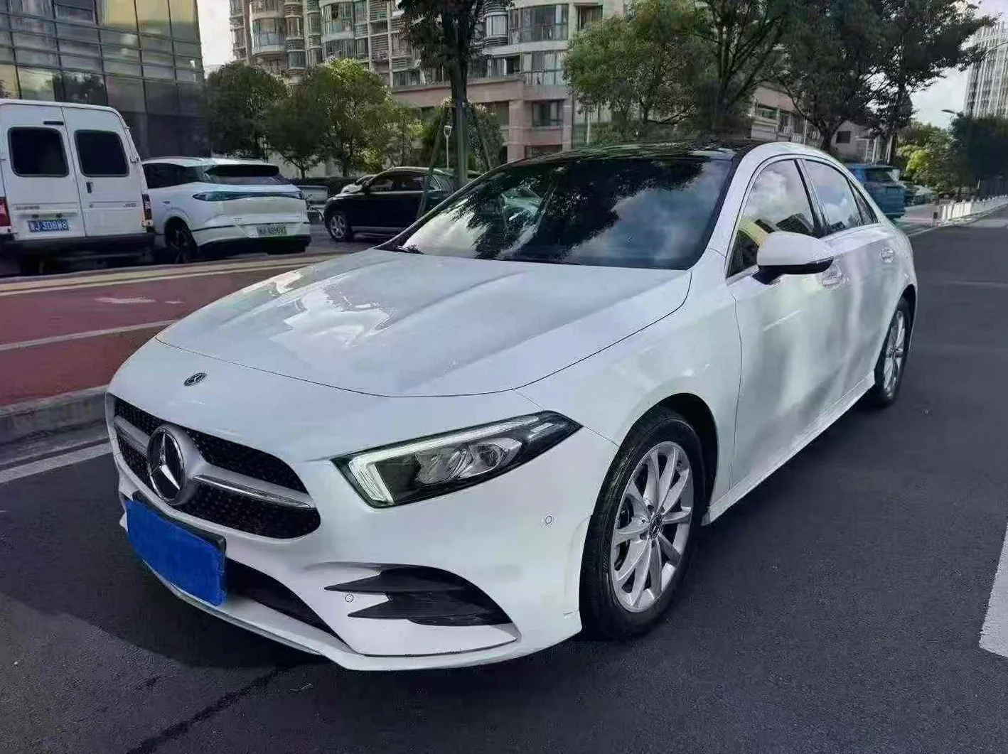 奔驰A 正面外观二