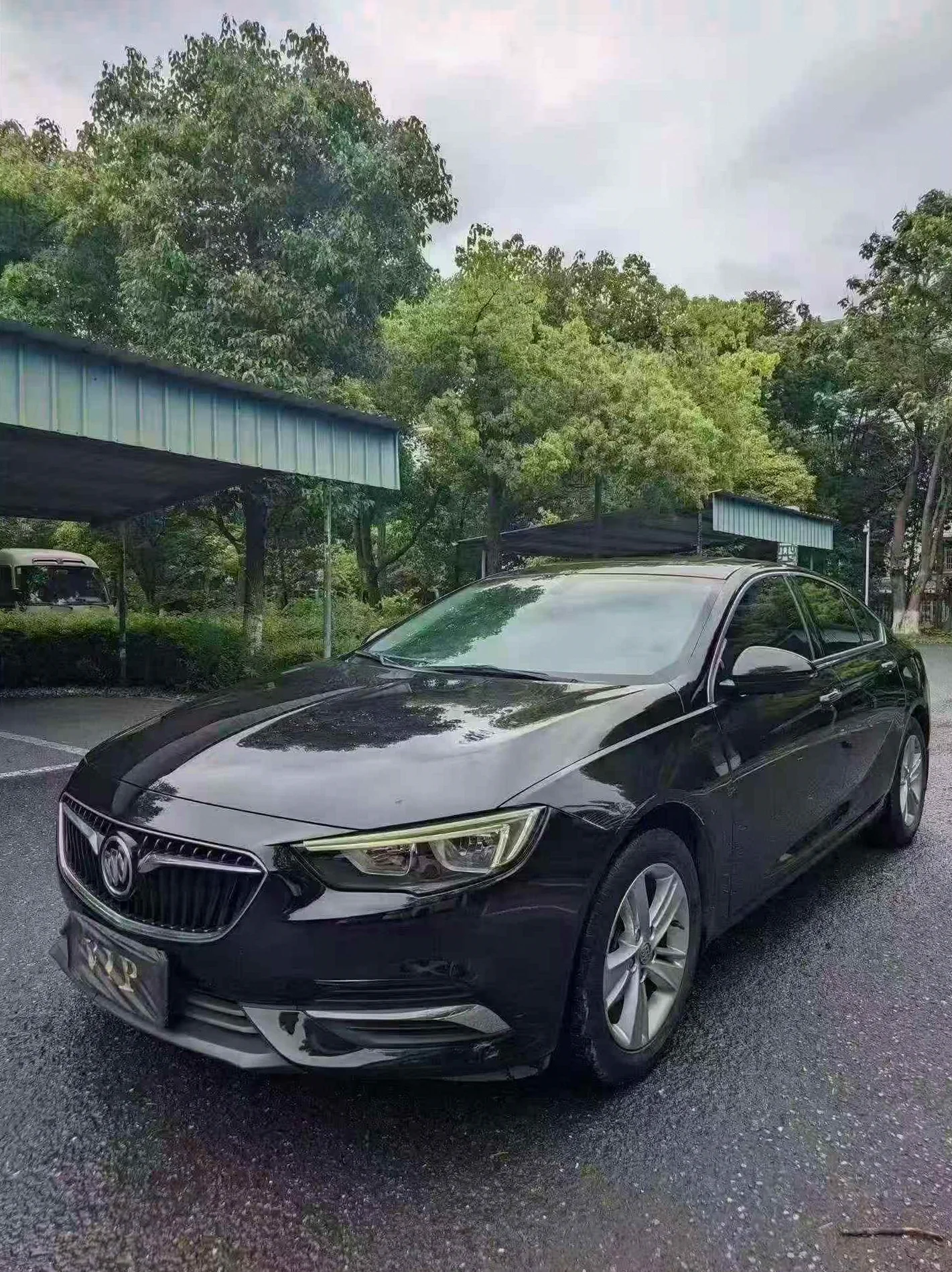 别克君威 后面外观一