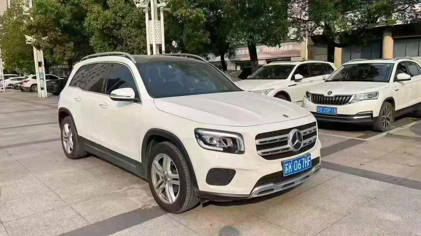 奔驰GLB 正面外观三