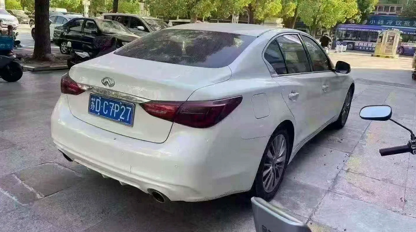 英菲尼迪Q50 驾驶室