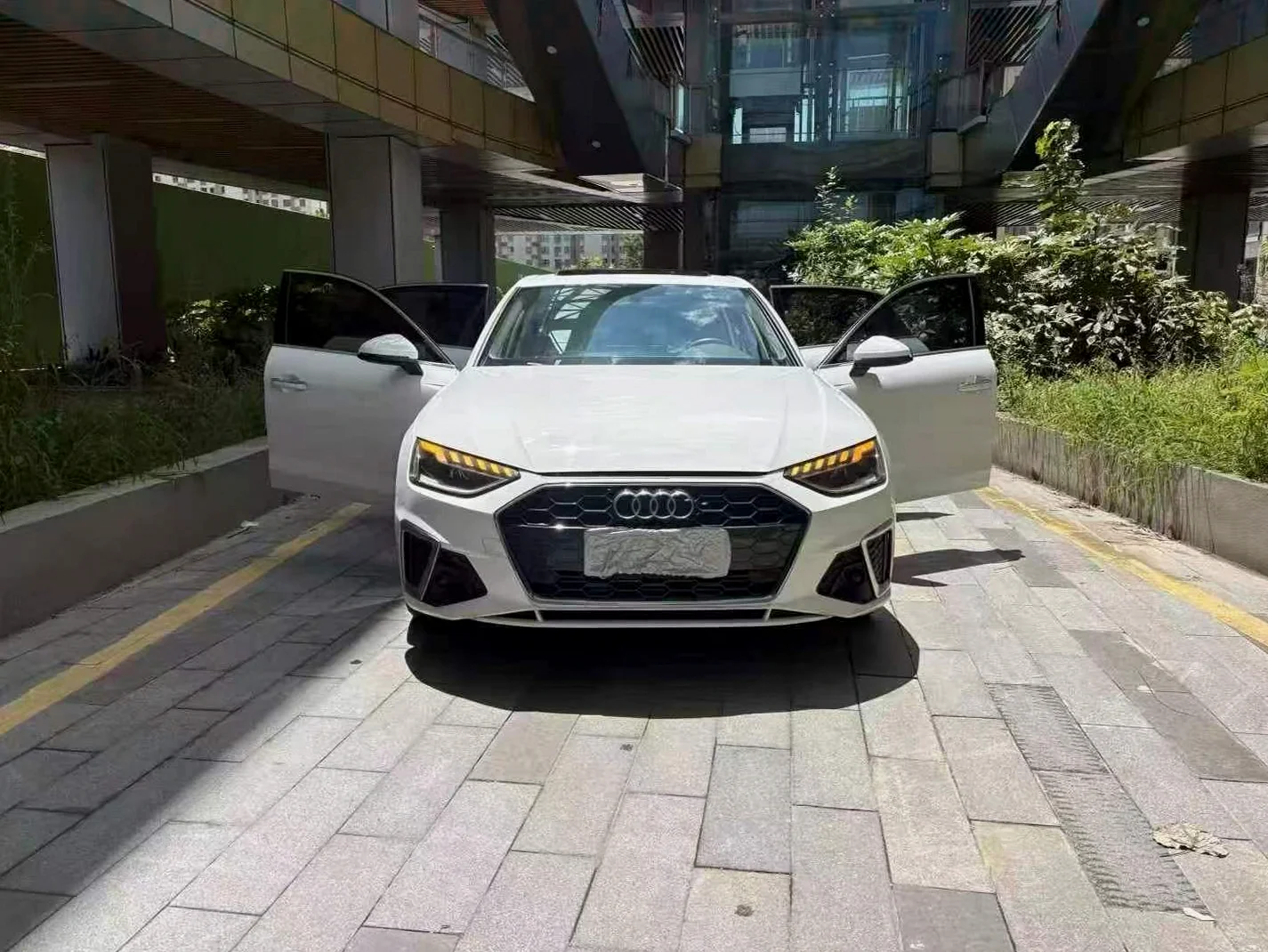 21年奥迪A4L 2.0T豪华运动版